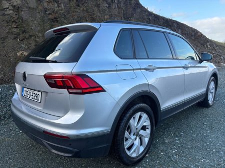 2023 Volkswagen Tiguan 2.0 TDI 150HP Life DSG €34,950 thumbnail
