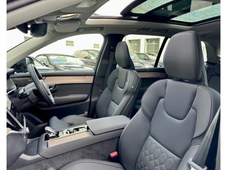 2025 Volvo XC90 - thumbnail 16