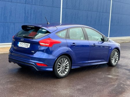 2017 Ford Focus - thumbnail 6