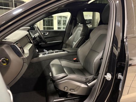2025 Volvo XC60 - thumbnail 8