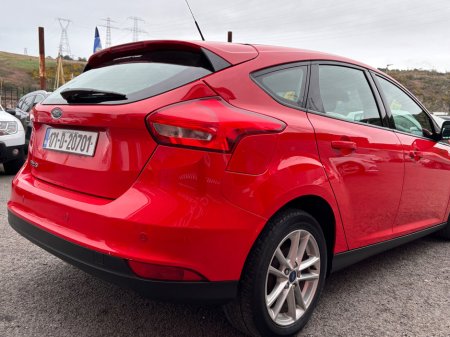 2017 Ford Focus - thumbnail 16