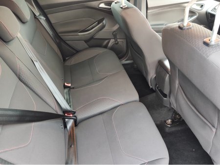 2016 Ford Focus - thumbnail 9