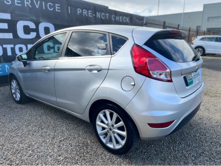 2015 Ford Fiesta - thumbnail 4