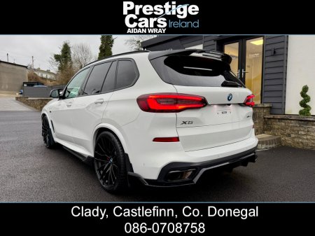 2022 BMW X5 XDRIVE 45E M SPORT AUTO,M PERFORMANCE BODY KIT,ALPINE WHITE,PLUS PACK,TECH PACK,HEAD UP DISPLAY,HEATED LEATHER,APPLE CAR PLAY,ADJUSTABLE SUSPENSION,CAMERAS,FACTORY UP GRADED BRAKES,FBMWSH,HIGH SPEC €64,950 thumbnail
