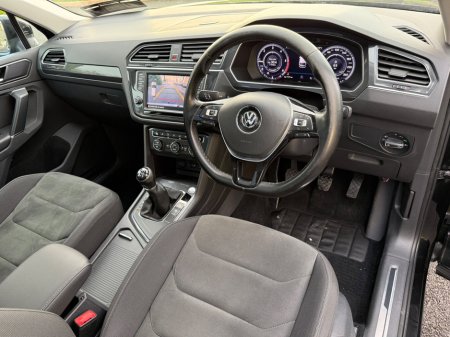 2017 Volkswagen Tiguan - thumbnail 9