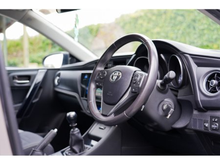 2016 Toyota Auris - thumbnail 4