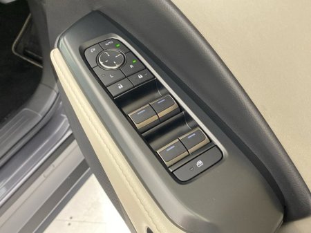 2025 Lexus LBX Elegant €39,950 thumbnail