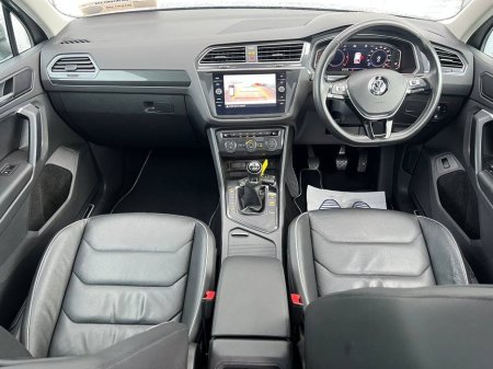 2020 Volkswagen Tiguan R-LINE 2.0 TDI // OPENING PAN ROOF // 19" R-LINE ALLOYS // HEATED R-LINE LEATHER SEATS // 360 PARKING SENSORS €28,900 thumbnail