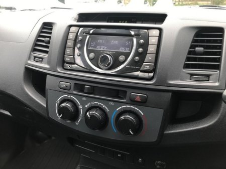 2015 Toyota Hilux - thumbnail 13