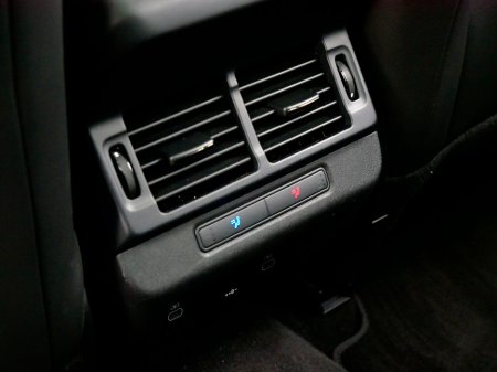 2025 Land Rover Range Rover Evoque 1.5 I3 PHEV 269 PS Dynamic SE €59,950 thumbnail