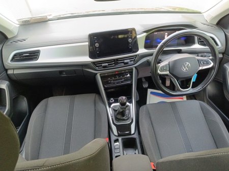 2023 Volkswagen T-Roc - view 4