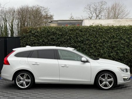 2017 Volvo V60 D4 CLASSIC 2.0 D // OPENING SUNROOF // LEATHER HEATED SEATS // REVERSE CAMERA €18,950 thumbnail