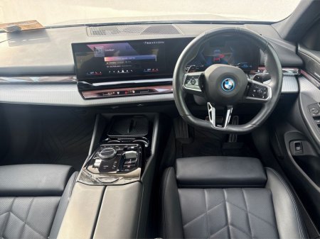 2024 BMW 5 Series - thumbnail 5