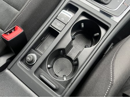 2019 Volkswagen Golf HIGHLINE AUTOMATIC 1.4 PETROL //REVERSE CAMERA//ADAPTIVE CRUISE CONTROL//KEYLESS ENTRY//BLIND SPOT WARNING// €18,950 thumbnail