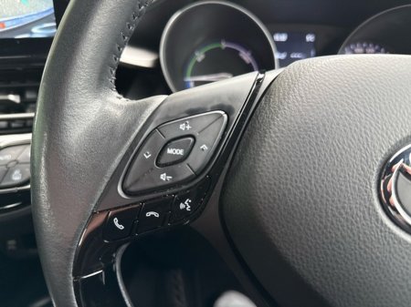 2021 Toyota C-HR HYBRID LUNA // REAR CAMERA // BLUETOOTH // AIR CON // TOYOTA SAFETY SENSE // €180 ROAD TAX // FULL WARRANTY €23,945 thumbnail