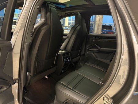 2024 Porsche Cayenne - thumbnail 23