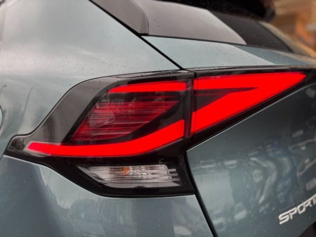 2023 Kia Sportage 1.6 K3 Plug in hybrid €35,995 thumbnail