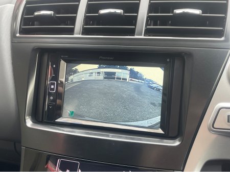 2014 Toyota Prius Alpha - thumbnail 15