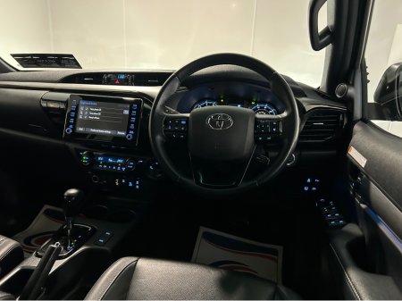 2022 Toyota Hilux INVINCIBLE X D-4D 4WD INVINCIBLE DCB €42,500 thumbnail