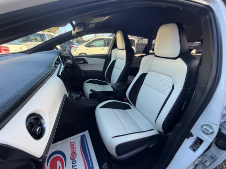 2016 Toyota Auris Hybrid €12,999 thumbnail