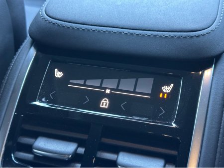 2025 Volvo XC90 CORE T8 PHEV AWD AUTO thumbnail