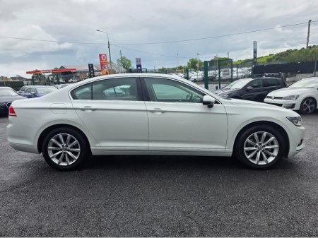 2016 Volkswagen Passat SALOON 1.4 TSI HIGHLINE ELECTRIC SEATS  SAT-NAV REV CAMERA BLIND-SPOT CARPLAY ANDROID AUTO €16,500 thumbnail