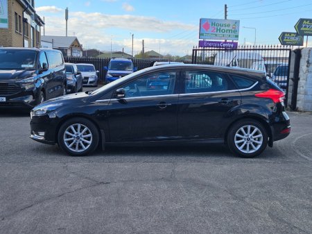 2018 Ford Focus - thumbnail 3