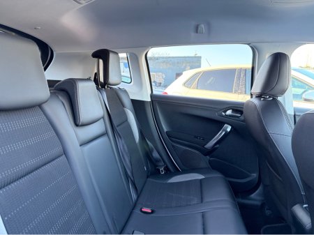 2017 Peugeot 2008 1.2 ALLURE  AUTOMATIC ** TOP SPEC ** 2 KEYS ** SUPERB EXAMPLE ** €11,995 thumbnail