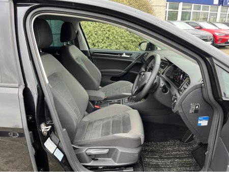 2019 Volkswagen Golf HIGHLINE AUTOMATIC 1.4 PETROL //REVERSE CAMERA//ADAPTIVE CRUISE CONTROL//KEYLESS ENTRY//BLIND SPOT WARNING// €18,950 thumbnail