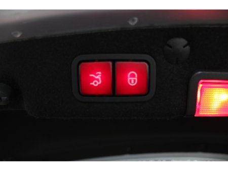 2015 Mercedes-Benz C Class C220D AMG LINE PREMIUM 4DR SALOON AUTO // PANORAMIC SUNROOF //  STUNNING CAR FINISHED IN ICE SILVER // BUY WITH CONFIDENCE AA AND SIMI APPROVED DEALER 2026 // FINANCE ARRANGED // ALL TRADE INS WELCOME €16,950 thumbnail