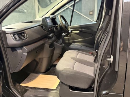 2023 Renault Trafic LL30 BUSINESS PLUS DC // LOW MILEAGE // VAT INVOICE // €20,950 thumbnail