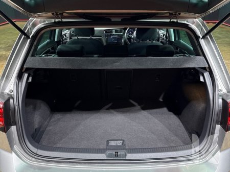 2019 Volkswagen Golf TSI HIGH LINE - FACTORY ALLOYS - CRUISE CONTROL - REVERSE CAMERA €20,950 thumbnail