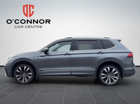 2022 Volkswagen Tiguan Allspace 2.0D AUTO R-LINE "Pan roof above you, DSG doing the work for you — driving doesn’t get easier than this" €44,888 thumbnail