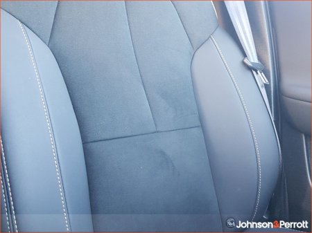 2025 Volvo EX40 82 kWh Extended Range Plus €49,900 thumbnail