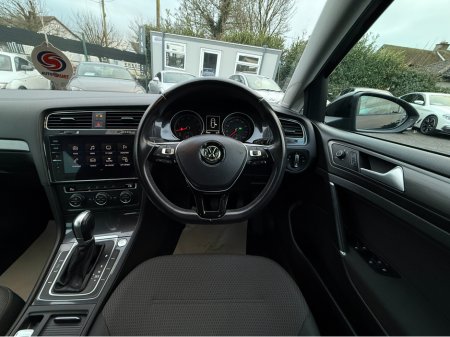2017 Volkswagen Golf 172 REG NEW MODEL MK7.5 SAT NAV PACK PRIVACY GLASS-REVERSE CAMERA - NAVIGATION - CARPLAY - ANDROID AUTO - DISCOVER PRO €16,450 thumbnail