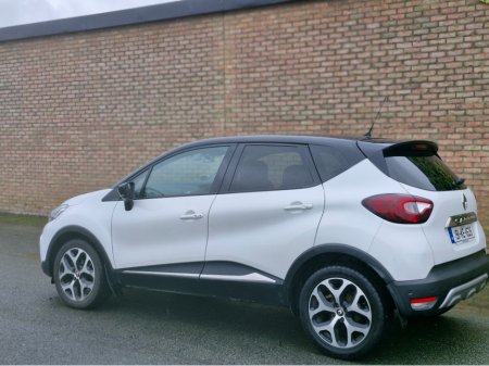 2019 Renault Captur - view 2