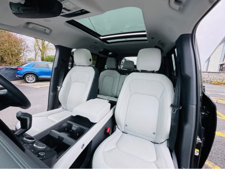 2025 Land Rover Defender P300e X-DYNAMIC SE URBAN SPEC PHEV AUTO €109,950 thumbnail