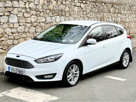 2017 Ford Focus - thumbnail 2