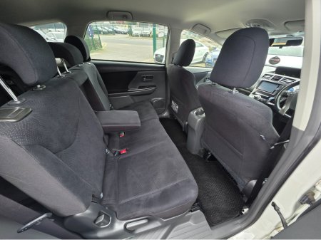 2014 Toyota Prius Alpha - thumbnail 18