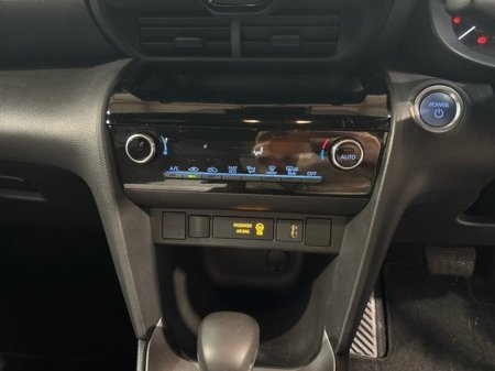 2023 Toyota Yaris Cross LUNA SPORT HYBRID AUTO €29,950 thumbnail