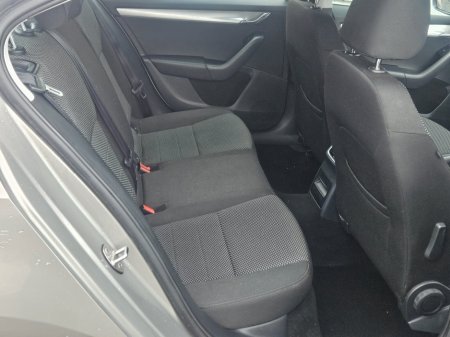 2015 Skoda Octavia COMBI AMBITION 1.6TDI 110HP DSG €10,450