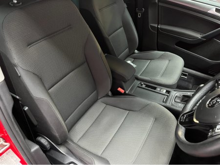 2018 Volkswagen Golf €17950! 2018 VOLKSWAGEN GOLF TSI CONFORT LINE 1.2 AUTOMATIC / CRUISE CONTROL / REVERSE CAMERA / PADDLE SHIFTERS / APPLE CARPLAY  AND MORE €17,950 thumbnail