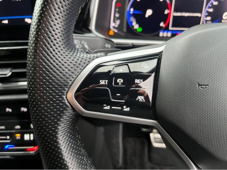 2022 Volkswagen T-Roc R-LINE AUTOMATIC 2.0 DIESEL //HIGH SPEC////HEATED SEATS//ADAPTIVE CRUISE CONTROL//KEYLESS ENTRY//REVERSE CAMERA// €29,950 thumbnail