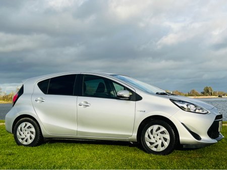 2019 Toyota Aqua - view 4