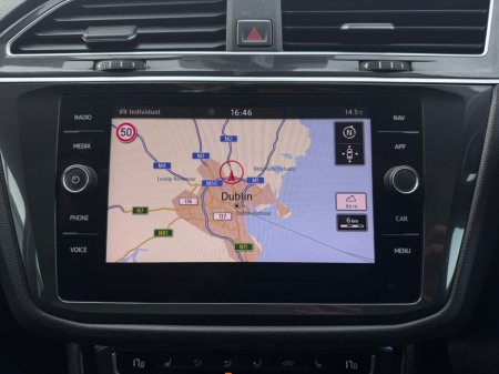 2018 Volkswagen Tiguan - thumbnail 18