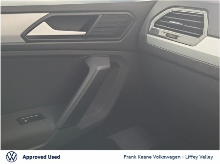 2019 Volkswagen Tiguan COMFORTLINE AUTO 2.0 TDI 150HP *INDIUM GREY METALLIC* €24,895 thumbnail