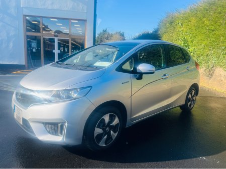 2017 Honda Fit DAA-GP5 €12,950 thumbnail