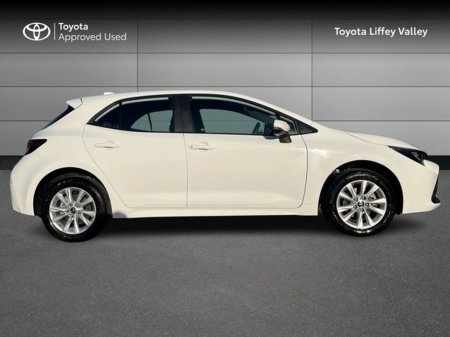2025 Toyota Corolla COROLLA HB LUNA €30,950 thumbnail