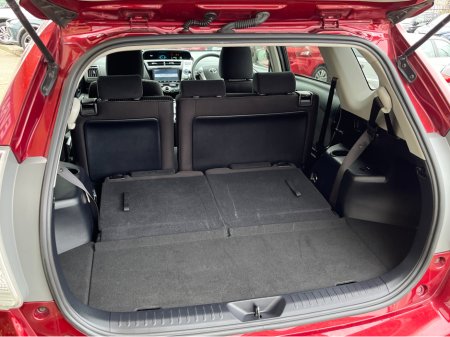 2019 Toyota Prius Alpha - thumbnail 8