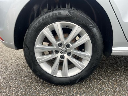 2017 Volkswagen Polo 1L 60HP Trendline €11,900 thumbnail